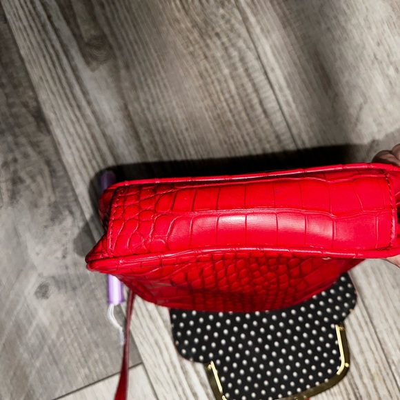 Lulu Guinness red leather croc embossed crossbody chain purse - Picture 9 of 11